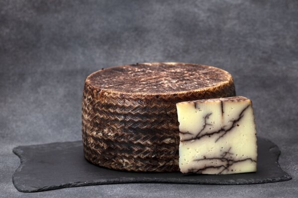 Queso de Oveja con Aceituna Negra